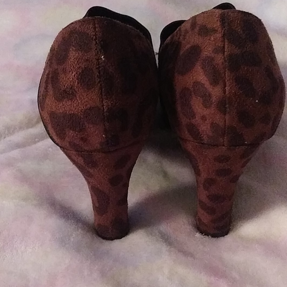 Shoes - Picture 3 of 4